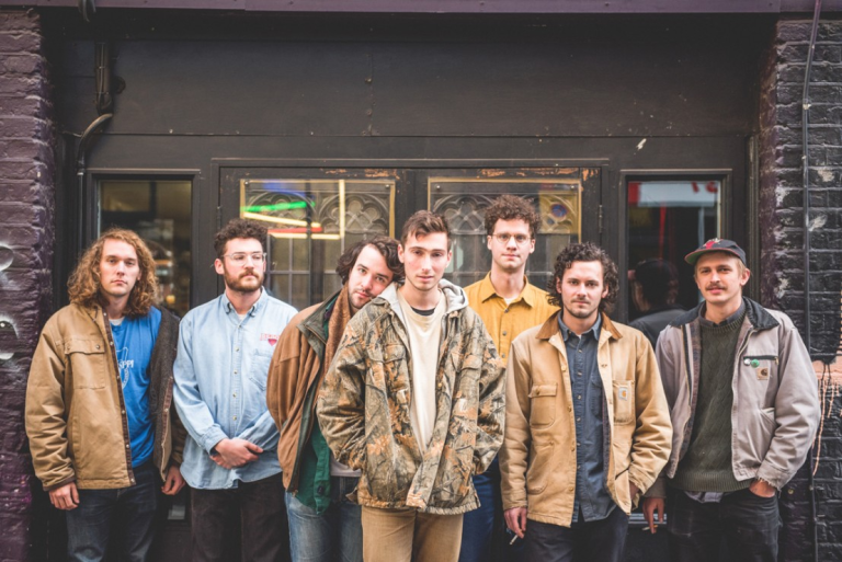 Whitney se suma al cartel del Corona Capital 2025 con su estilo indie-rock-folk lleno de alma