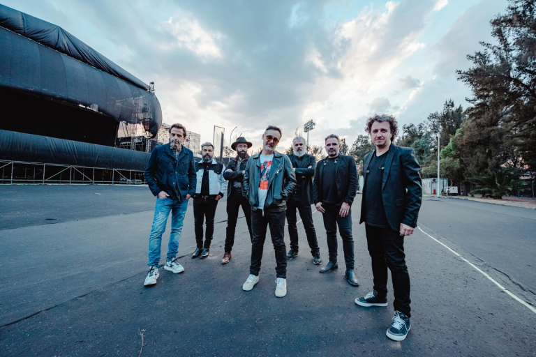 Love of Lesbian regresa al Vive Latino para celebrar su conexión con México