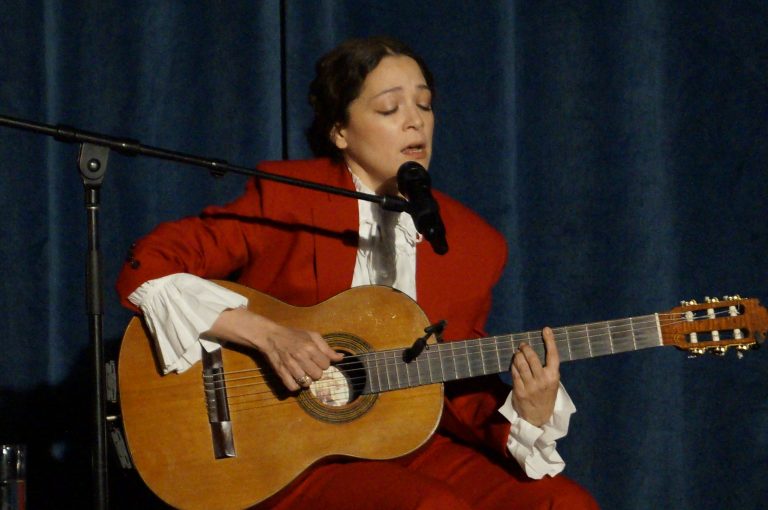 Natalia Lafourcade y su evolución sonora florecen con Cancionera: una celebración a la raíz y a la canción en el Teatro Metropólitan