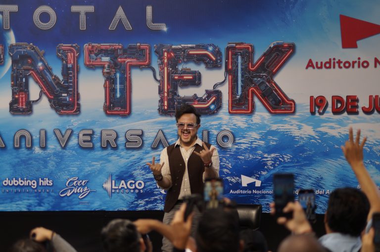 Aleks Syntek celebra 35 años de trayectoria con un concierto inolvidable en el Auditorio Nacional